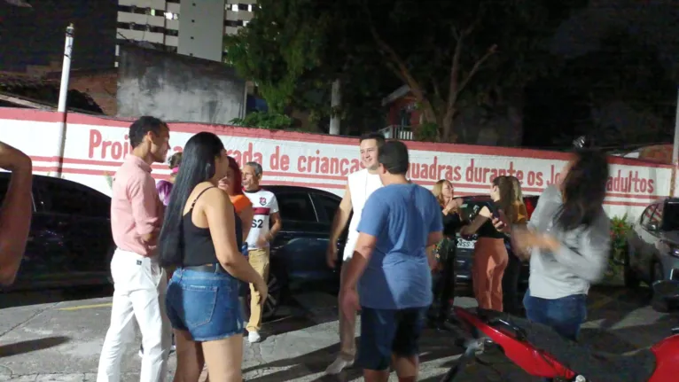 Rolon Ho chega em Belém e comemora vitória com alunos e fãs