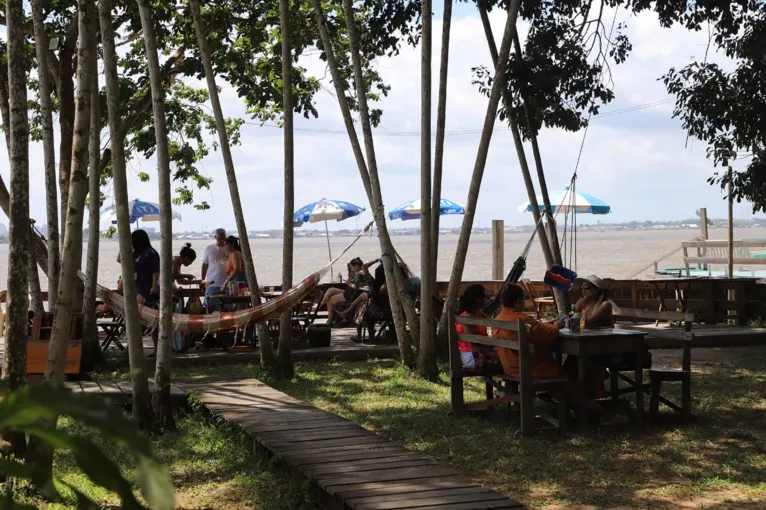 Ilha do Combu bomba em mais um domingão de férias