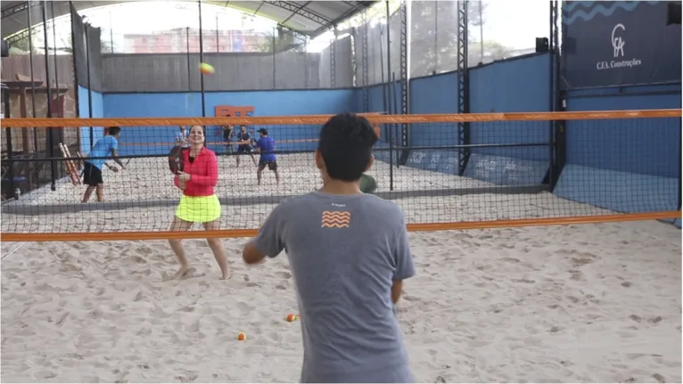 Dicas de verão DOL: conheça os benefícios do beach tennis