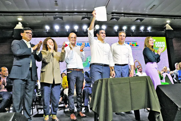 Belém, Pará, Brasil. Bola, Retranca: POLÍTICA PÚBLICA/ EDUCAÇÃO - . Gancho: Política Pública de Educação para o Meio Ambiente, Sustentabilidade e Clima. O Estado ganha um projeto inédito para o desenvolvimento de práticas ambientais na educação pública. A iniciativa integra as ações do Governo do Pará desenvolvidas para a proteção da Amazônia, que poderá servir de referência para o mundo em 2025, quando Belém sediará a Conferência das Nações Unidas Sobre Mudanças Climáticas (COP 30). Local: Hangar - Doutor Freitas com Rua Brigadeiro Protásio - Marco - Belém. Data: 05/06/2023. Foto: Mauro Ângelo/ Diário do Pará.