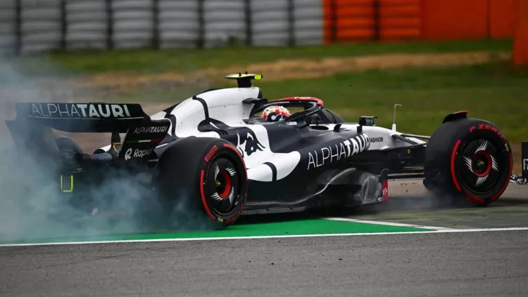 Com a pista molhada, vários pilotos acabaram cometendo erros durante a classificação.