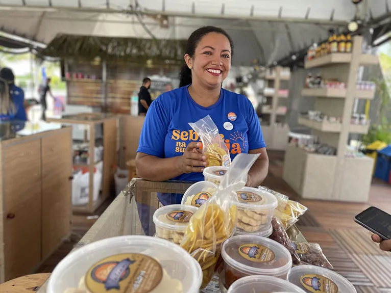 A empreendedora Fatiane Reis, de Castanhal, trabalha com produtos da agricultura familiar.