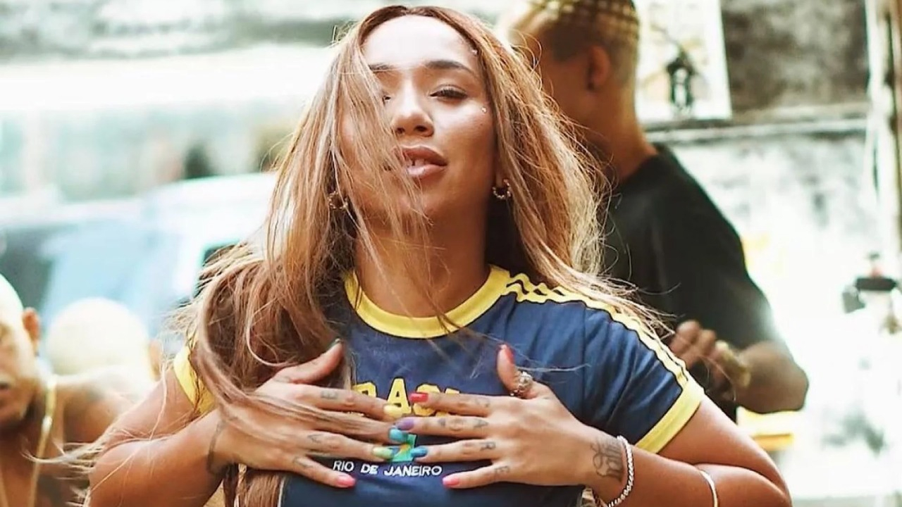 Aline nasceu no Rio de Janeiro e viralizou com um "funk raiz".