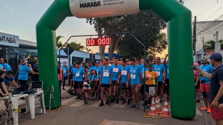 Momento da largada da corrida deste domingo (20)