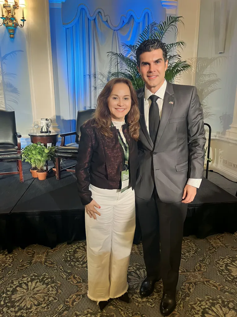 Ana Cunha com o governador Helder Barbalho que também cumpriu extensa agenda nos Estados Unidos.