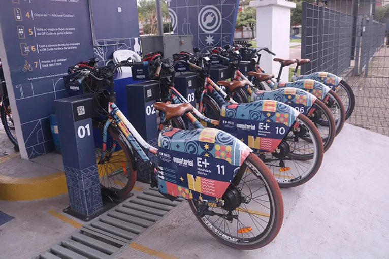 Bicicletas elétricas disponíveis no Porto Futuro.