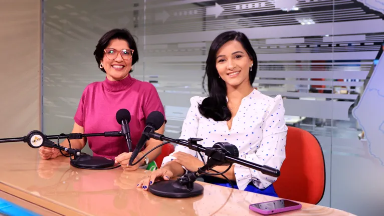 Priscila Belfort e a Comunicóloga Luciana Sassim no estúdio da RBA TV.