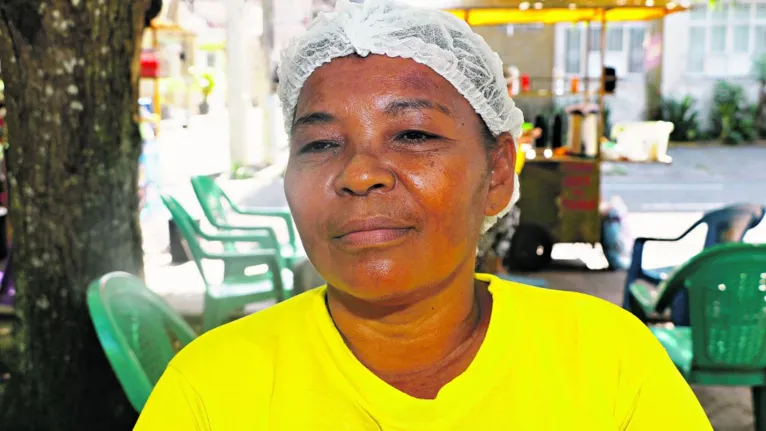 Maria Celeste trabalho todos os dias no sol e diz que está sempre usando proteção