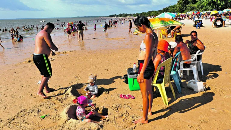 Praias de Outeiro lotaram em plena segunda-feira