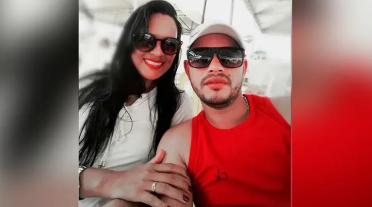 A outra acusação contra o pistoleiro é o crime de feminicídio, onde foi vítima a esposa dele, Risolene Silva Barros