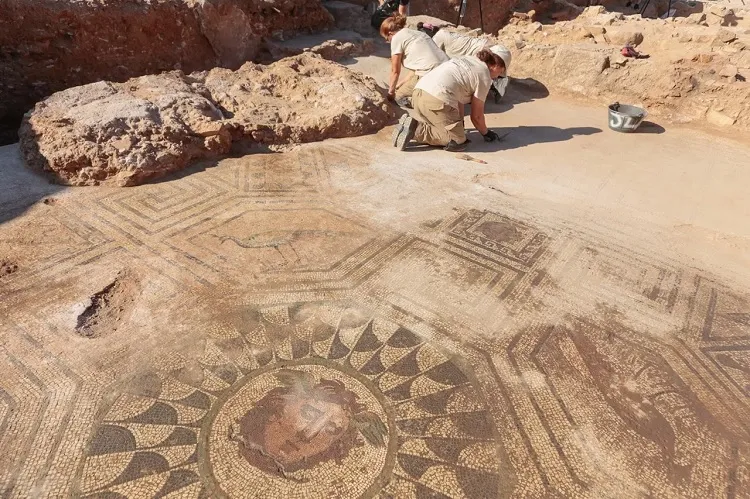 A imagem foi achada intacta nas ruínas de uma antiga domus (casa) da época do Império Romano