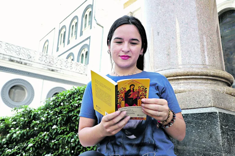 Milka Figueiredo, 29, universitária. O clima do Círio neste início do mês de setembro, faltando pouco mais de um mês para a grande procissão. Como estão os preparativos?