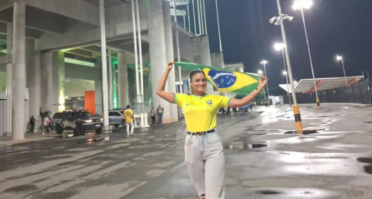 Torcedora chegou cedo ao Mangueirão para ver a Seleção Brasileira