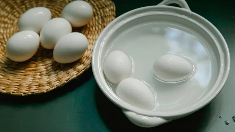 Conheça os benefícios da água de ovo cozido