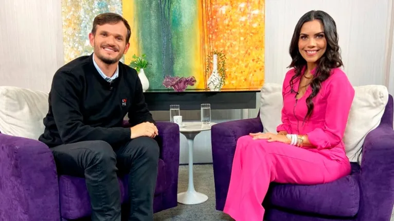 Padre Patrick no “Sensacional”, com Daniela Albuquerque