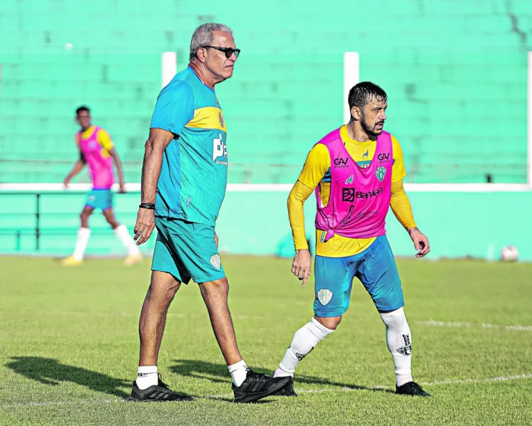 Hélio dos Anjos tem sugerido nomes de atletas em que confia para reforçar a equipe do Paysandu
