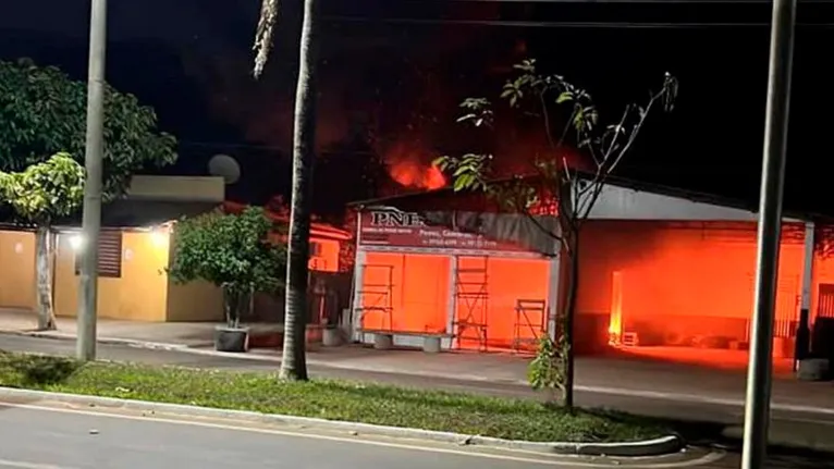 Polícia foi chamada para atender ocorrência de incêndio em loja