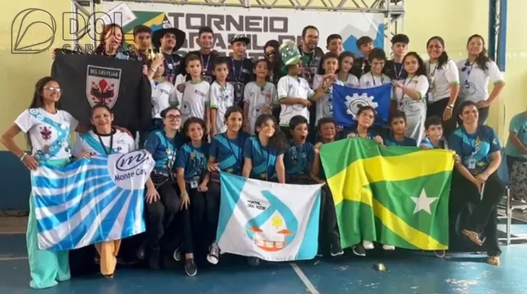 Os alunos da equipe campeão foram Caleb, Gabriel, Janio, Luan, Arthur, Pedro Lucas, Alícia e Emanuel, na companhia de seus técnicos comemorando o pódio de 1° lugar no Torneio