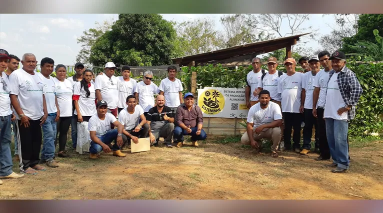 20 agricultores de baixa renda residentes na Vila do Projeto de Assentamento (PA) 17 de Abril em Eldorado dos Carajás participaram da apresentação do projeto