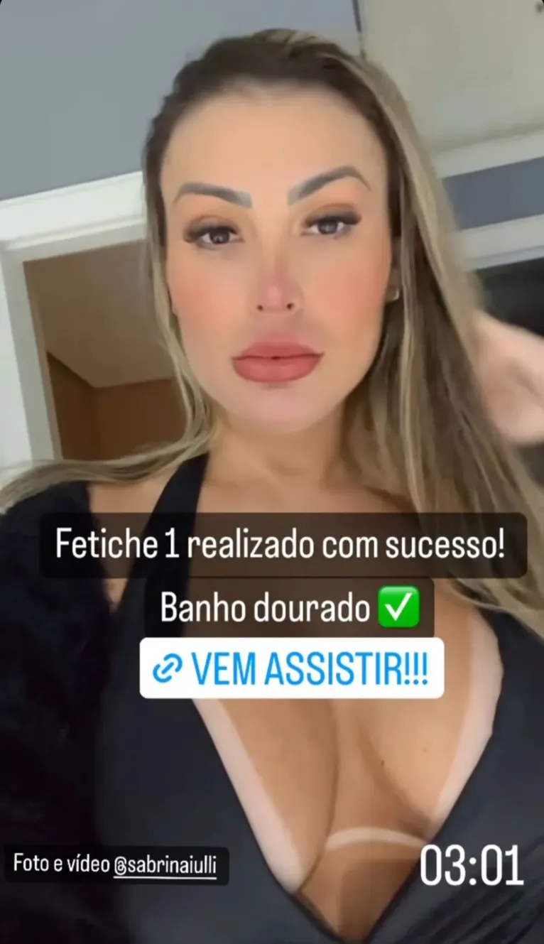 Andressa Urach leva "chuva dourada" de homem misterioso