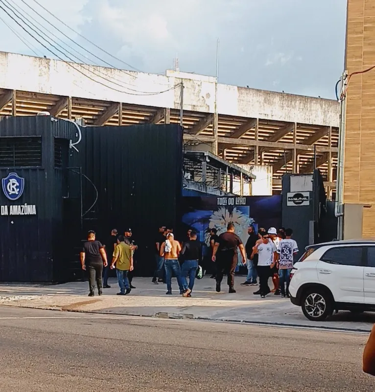 Deu até polícia! Torcedores cobram equipe do Clube do Remo