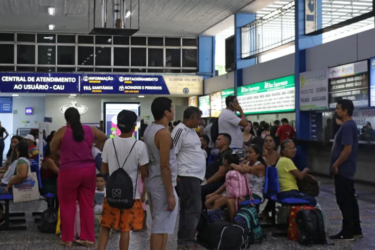 o movimento pelo terminal foi intenso, mas ficou ameno a partir das 9h da manhã.