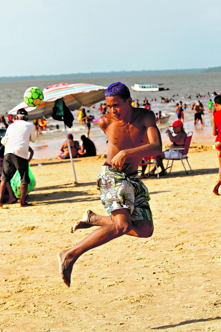 Praias de Outeiro lotaram em plena segunda-feira