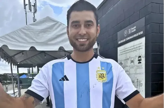 Cristian Salamanca ganhou o autógrafo na camisa