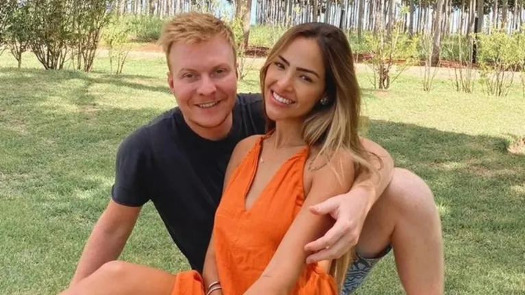 O casal Teo Teló e Gabi Luthai: fãs acreditam em indireta sobre separação.