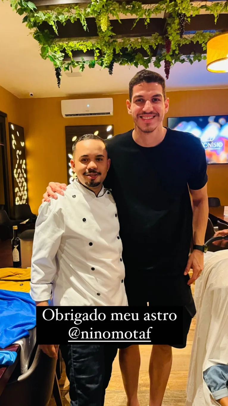 Igor Santiago e o zagueiro Nino