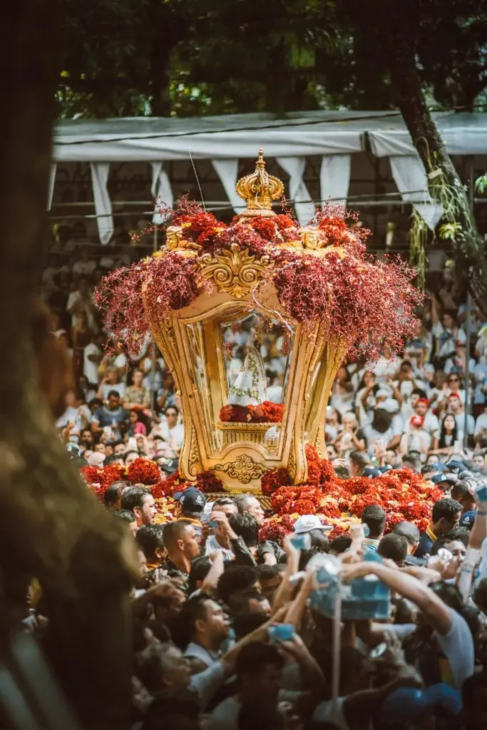 Festa religiosa leva mais de 2 milhões de fiéis às ruas de Belém