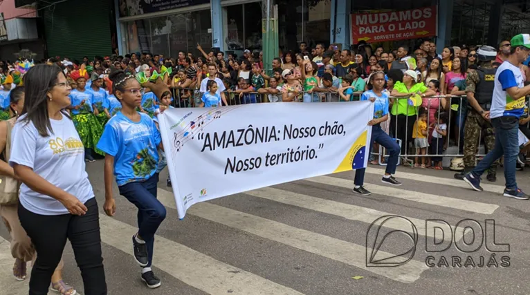 A preservação do meio ambiente, preservação das florestas e da Amazônia foram lembradas por algumas escolas.