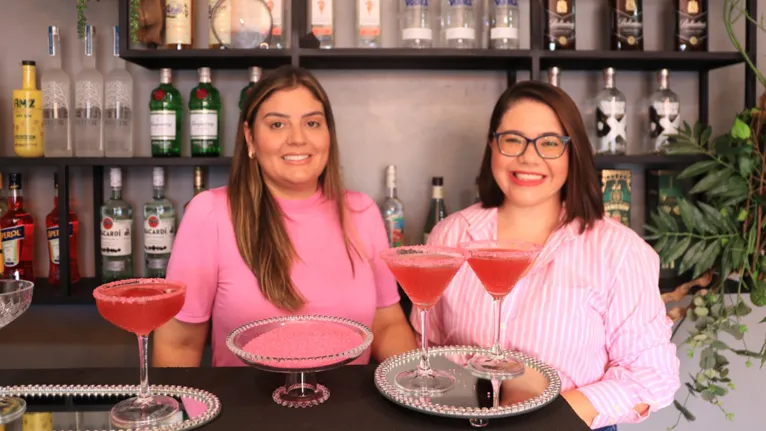 Bartender ensina dois drinks inspirados na onda Barbie.