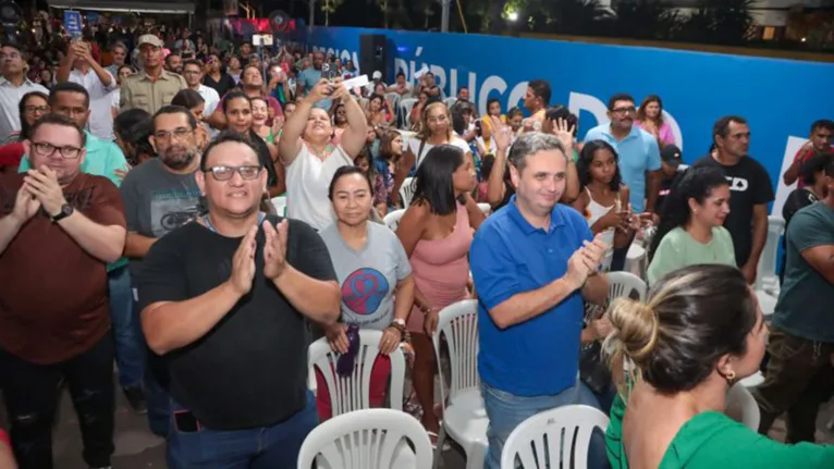 População acompanhou o discurso onde foi frisado a descentralização da saúde no Estado