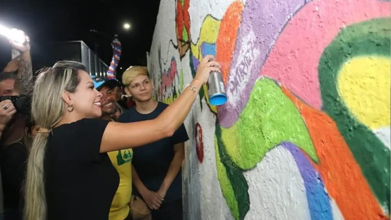 Na Praça, a Prefeita Patrícia até arriscou uns traços de grafite