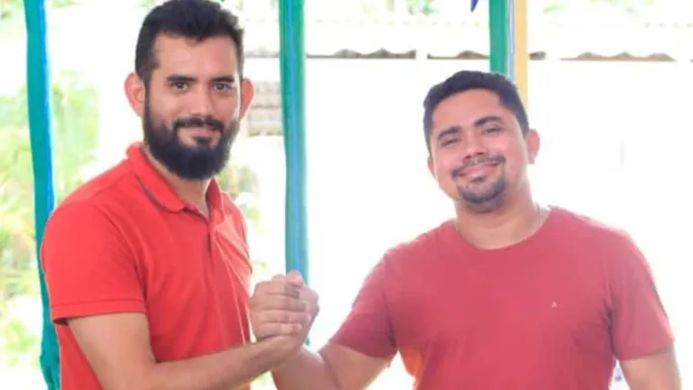 O prefeito Tica Viegas ao lado do secretário de Educação, Eder Vaz. Ambos foram alvos de investigação no início do mês de julho