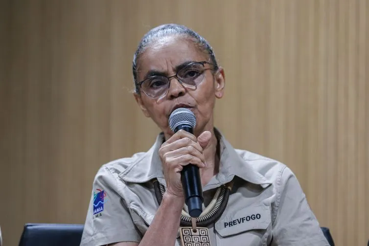 Ministra do Meio Ambiente, Marina Silva, durante entrevista coletiva sobre seca e incêndios no Amazonas