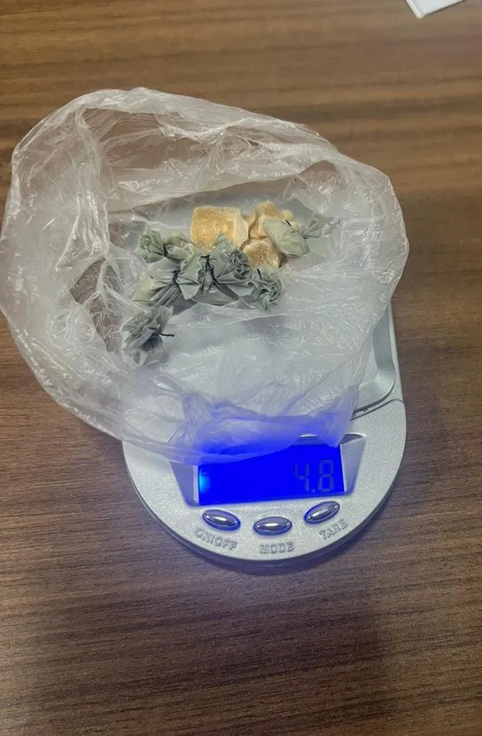 4,8g de oxi foi encontrada com o suspeito