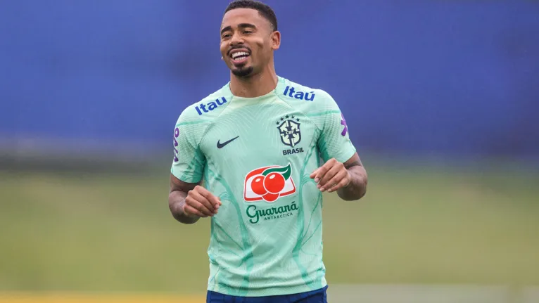 Sem Vini Jr, contundido, Gabriel Jesus será titular no ataque 
da Seleção Brasileira, contra a Argentina.