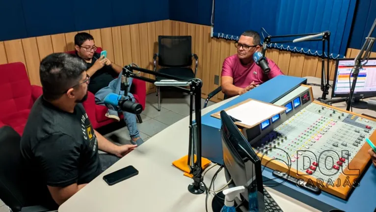 Vítor Castelo e Daniel Aragão, falando das novidades do Azulão na Rádio Clube FM 100,7 Mhz