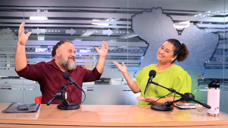 Márcio Neco, historiador e cientista da religião durante gravação do EP com a jornalista Haynna Hálex.