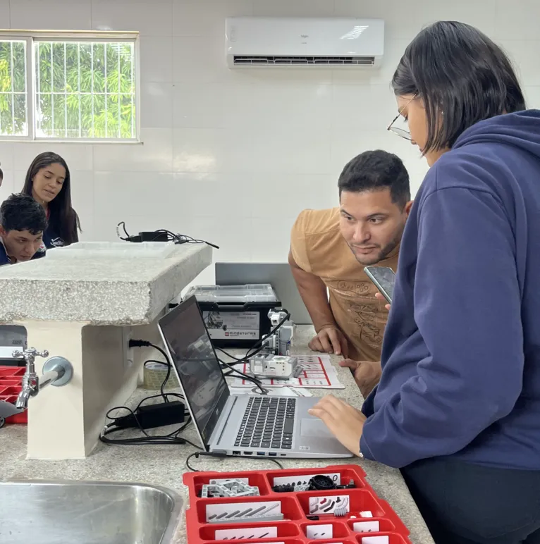 Alunos recebem oficinas de tecnologia e inovação; veja!