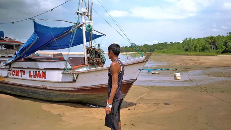Pescador jogou todo o equipamento no rio para conseguir salvar mais pessoas
