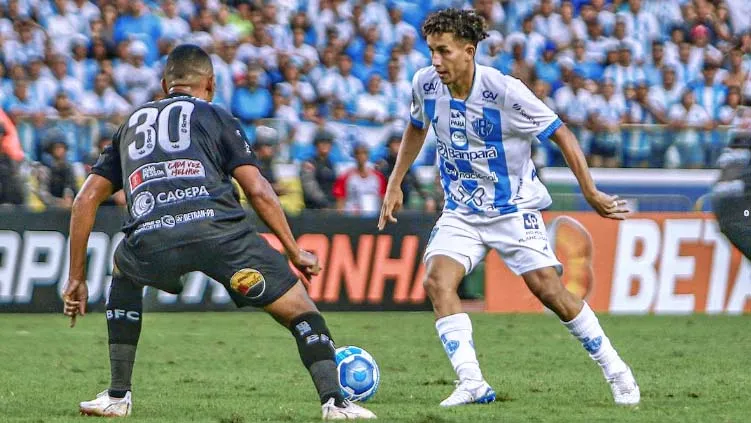 Juninho entrou e colocou fogo no lado direito