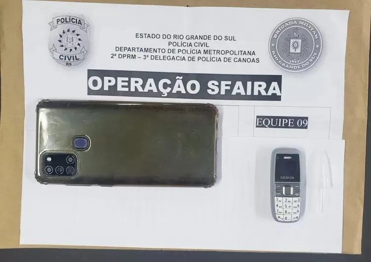 Mini celular do tamanho de uma tampa de caneta foi encontrado na cela dos detentos.