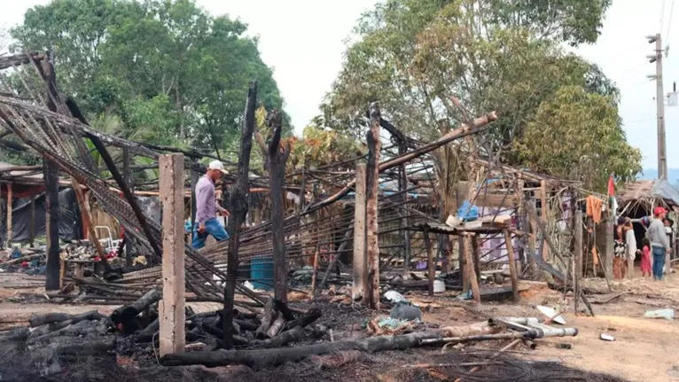 Polícia Civil, IML e parentes fizeram o reconhecimento de oito das nove vítimas do acidente que incendiou parte do acampamento