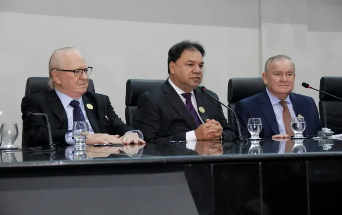 Deputado Martinho Carmona (MDB), deputado Chicão (MDB) e  Rev. Josué Bengtson