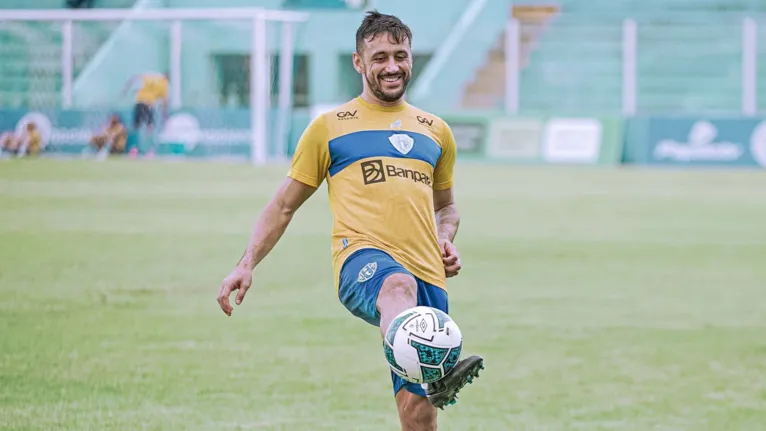 Robinho teve o contrato renovado para a Série B