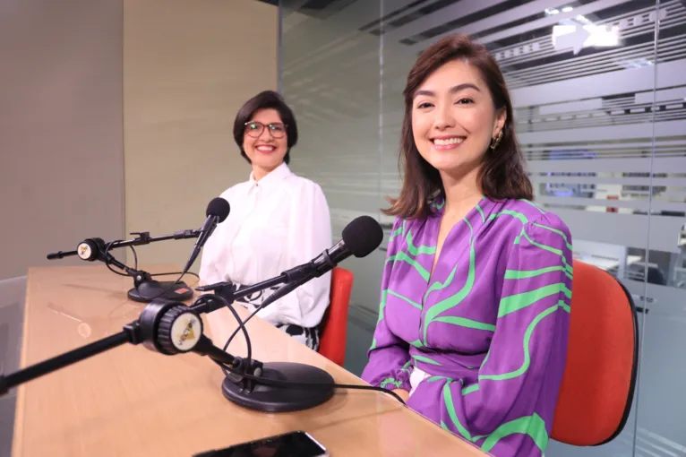 Priscila Belfort e Keyla Omura no estúdio da RBA TV para gravação do EP da semana.