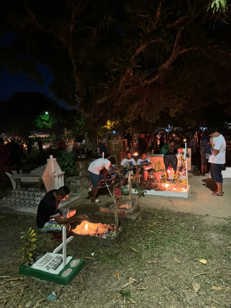 Homenagens iluminam noite de finados em Mosqueiro